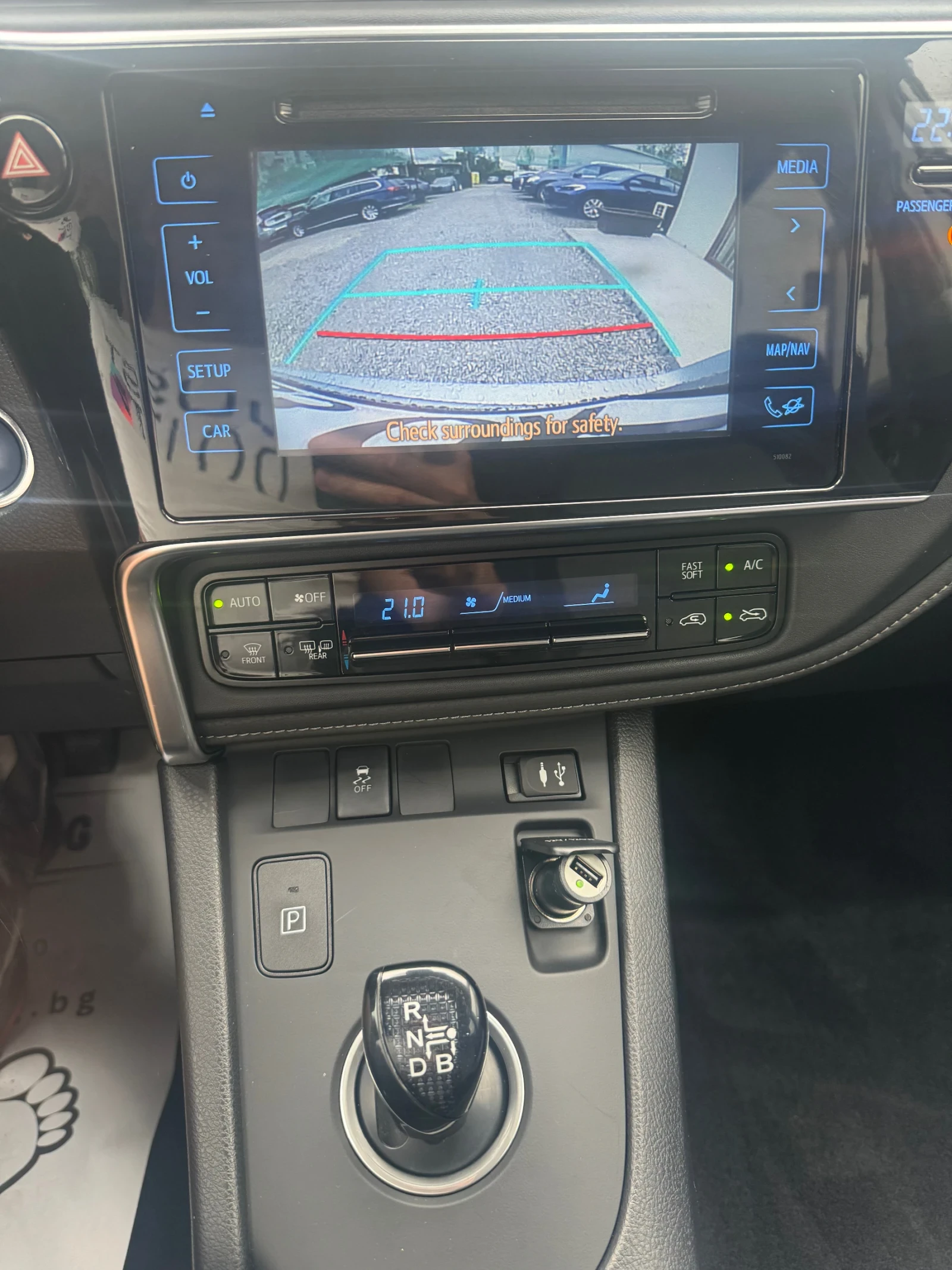 Toyota Auris 1.8Hybrid 50000km-Nova Face Lift, снимка 9 - Автомобили и джипове - 54645954