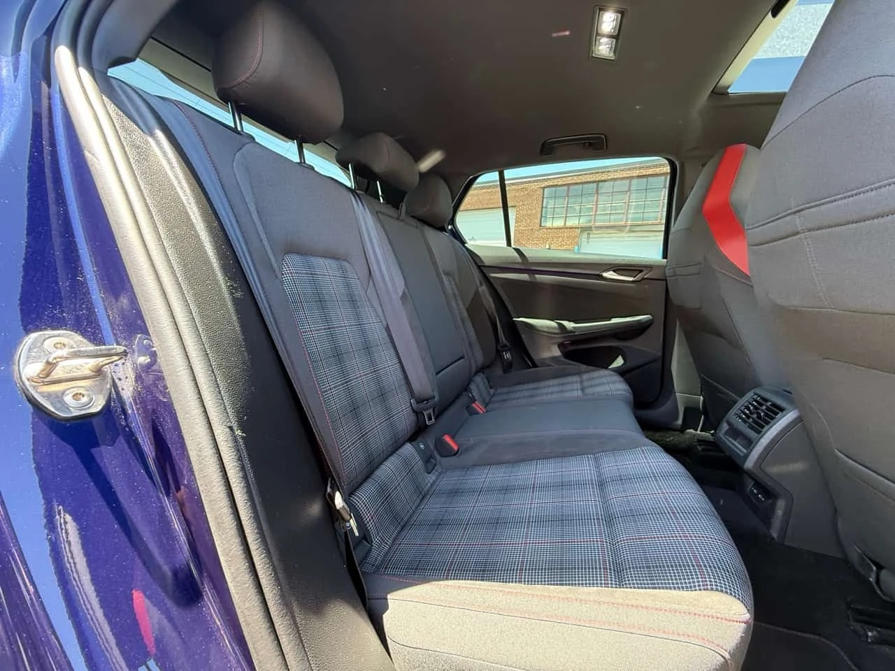 VW Golf GTI * Autobahn * CARFAX * 2 КЛЮЧА * ДИСТРОНИК, снимка 16 - Автомобили и джипове - 54916540