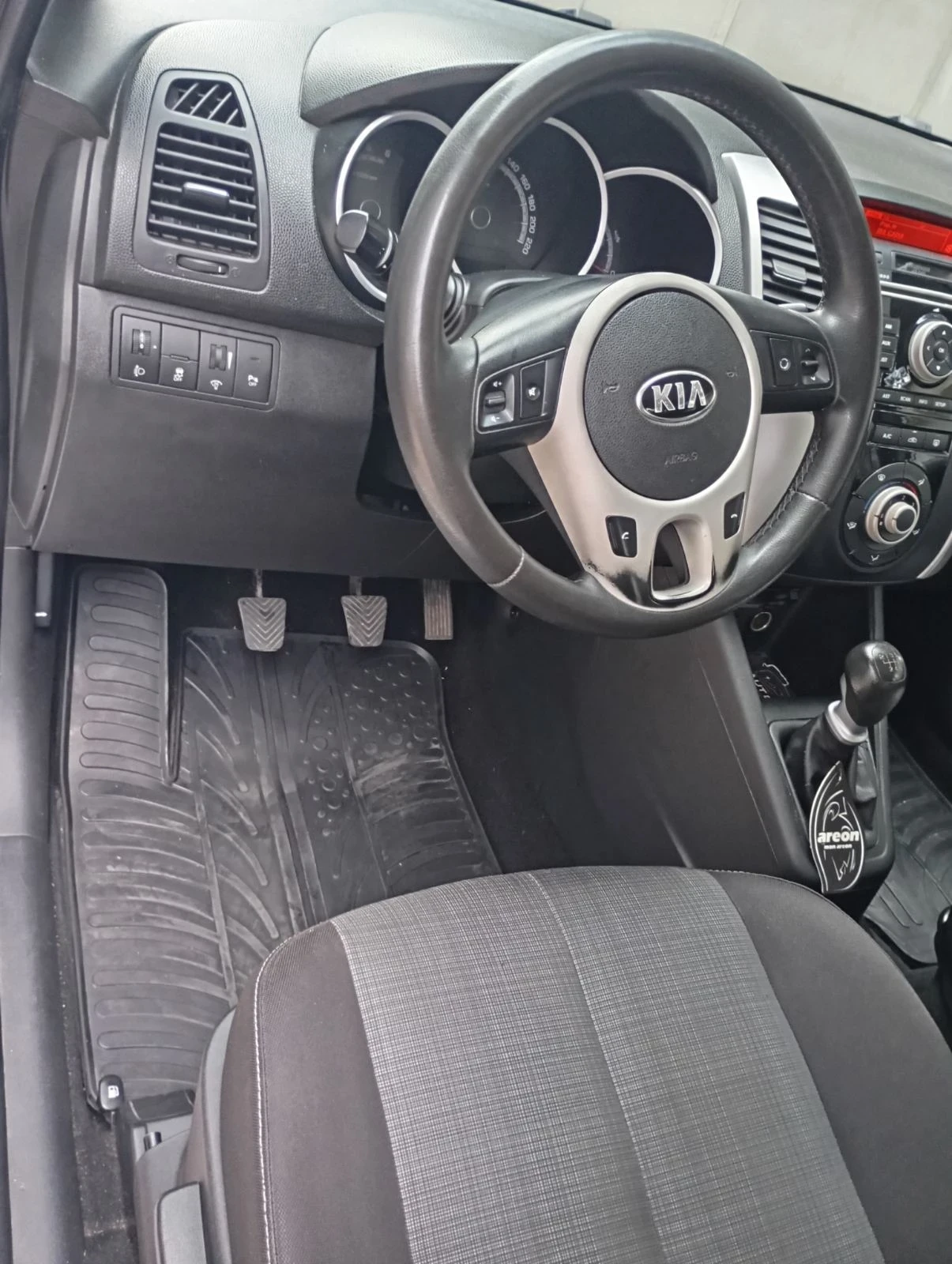 Kia Venga, снимка 3 - Автомобили и джипове - 55307503