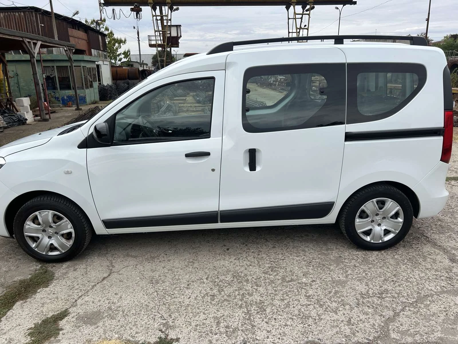 Dacia Dokker, снимка 5 - Автомобили и джипове - 56182459