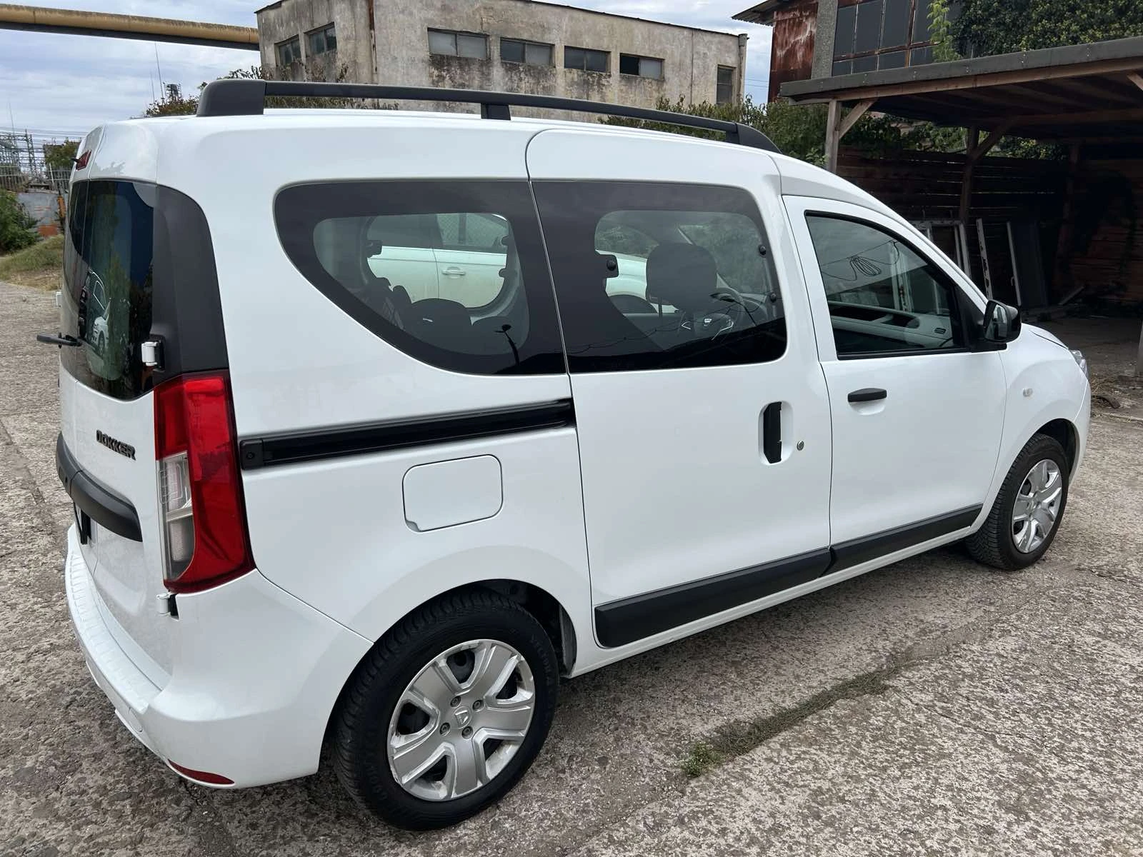 Dacia Dokker, снимка 4 - Автомобили и джипове - 56182459