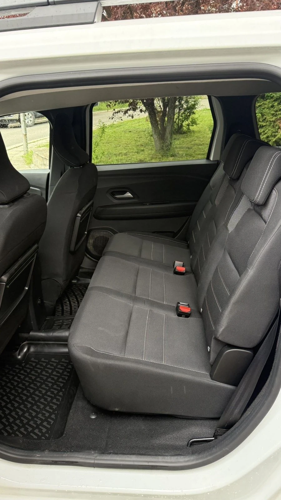 Dacia Jogger 1.6 E-Tech Hybrid  Xtreme, снимка 14 - Автомобили и джипове - 56265052
