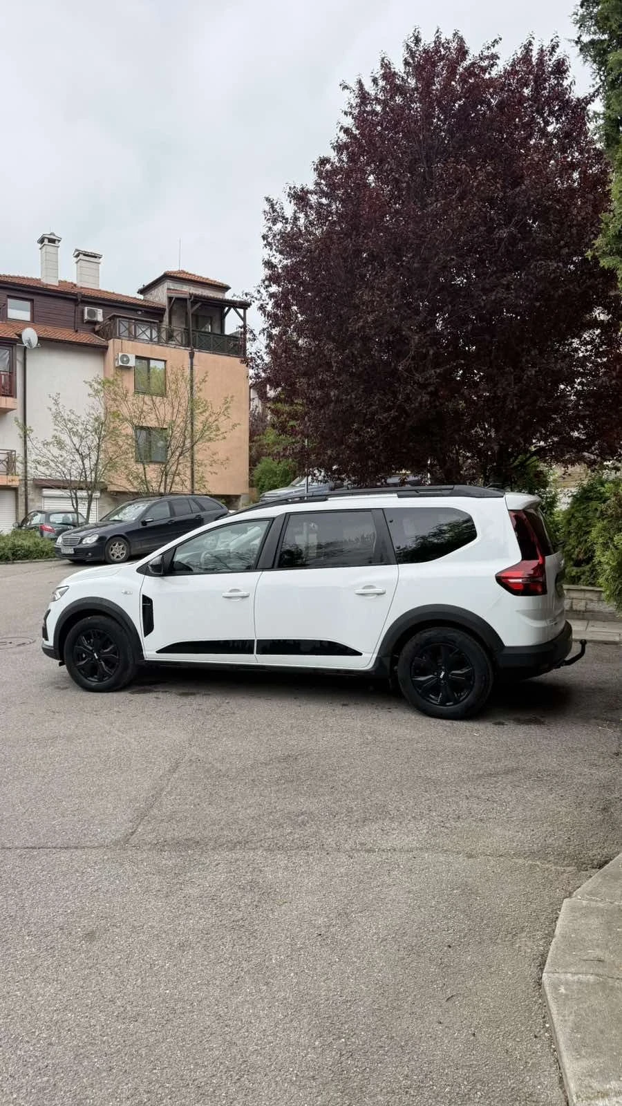 Dacia Jogger 1.6 E-Tech Hybrid  Xtreme, снимка 3 - Автомобили и джипове - 56265052