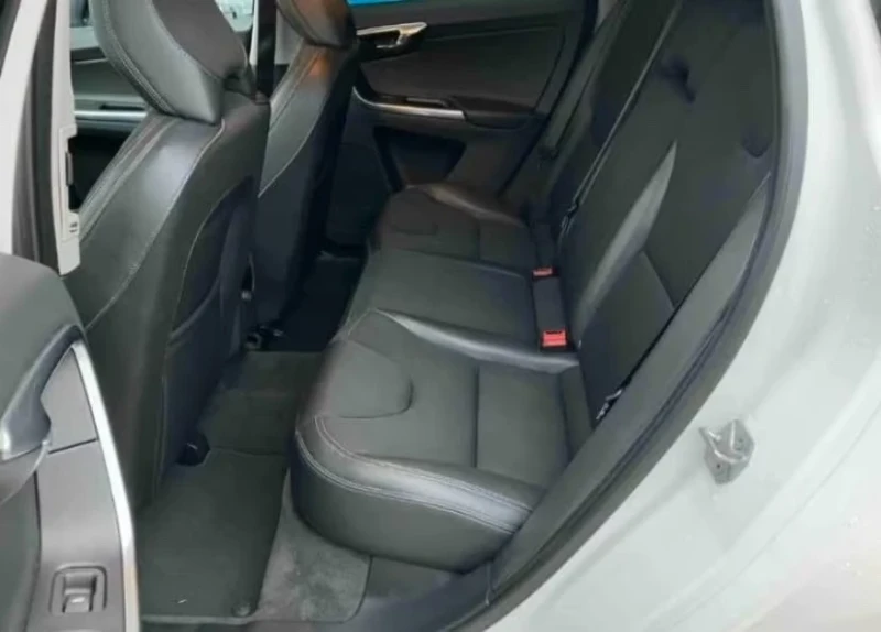 Volvo XC60 2.4d Aut. 220ps Momentum AWD D5, снимка 9 - Автомобили и джипове - 52837312