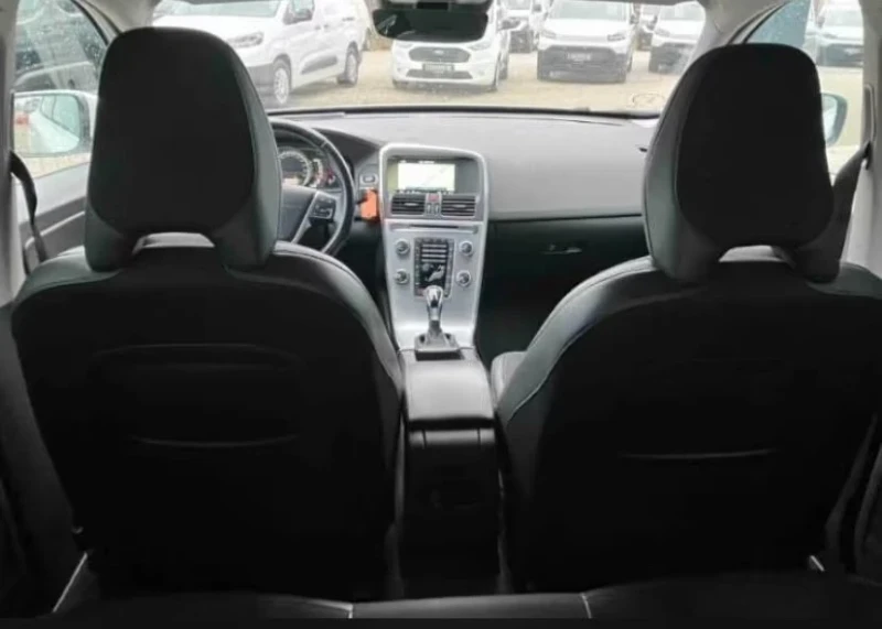 Volvo XC60 2.4d Aut. 220ps Momentum AWD D5, снимка 7 - Автомобили и джипове - 52837312