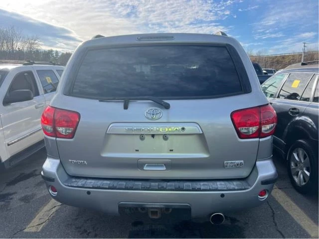 Toyota Sequoia SR5 AWD, снимка 4 - Автомобили и джипове - 48280375