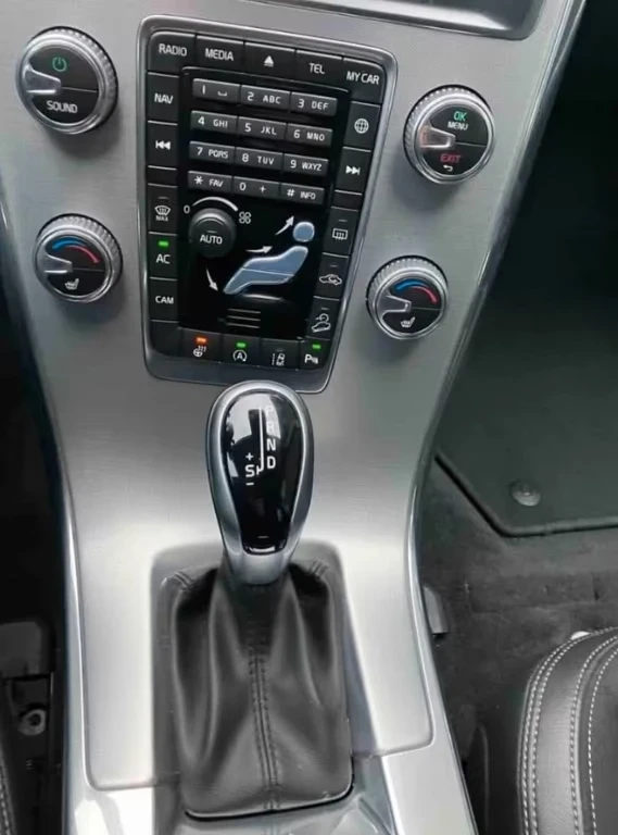 Volvo XC60 2.4d Aut. 220ps Momentum AWD D5, снимка 10 - Автомобили и джипове - 52837312