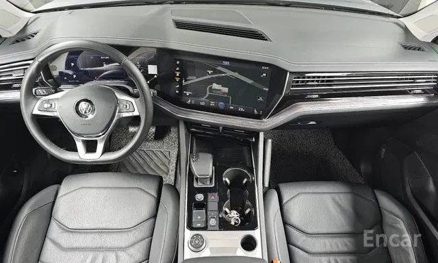 VW Touareg 3.0TDI Premium Панорама Blind spot 1 Собственик, снимка 8 - Автомобили и джипове - 55683349