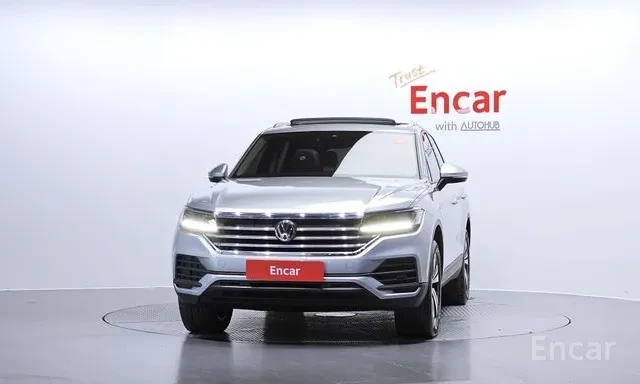 VW Touareg 3.0TDI Premium Панорама Blind spot 1 Собственик, снимка 2 - Автомобили и джипове - 55683349