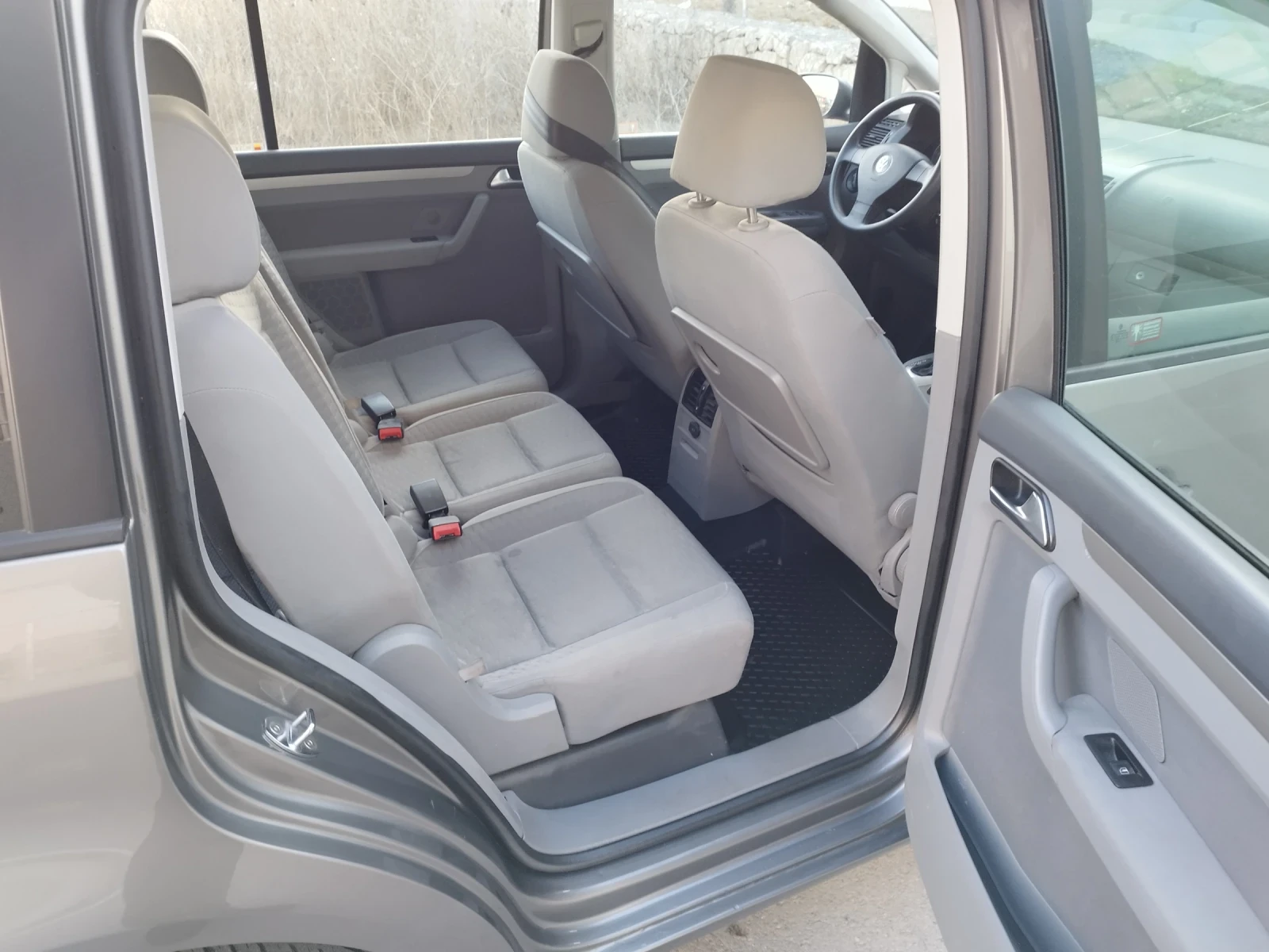 VW Touran 2.0 TDi 140 BMM - изображение 10