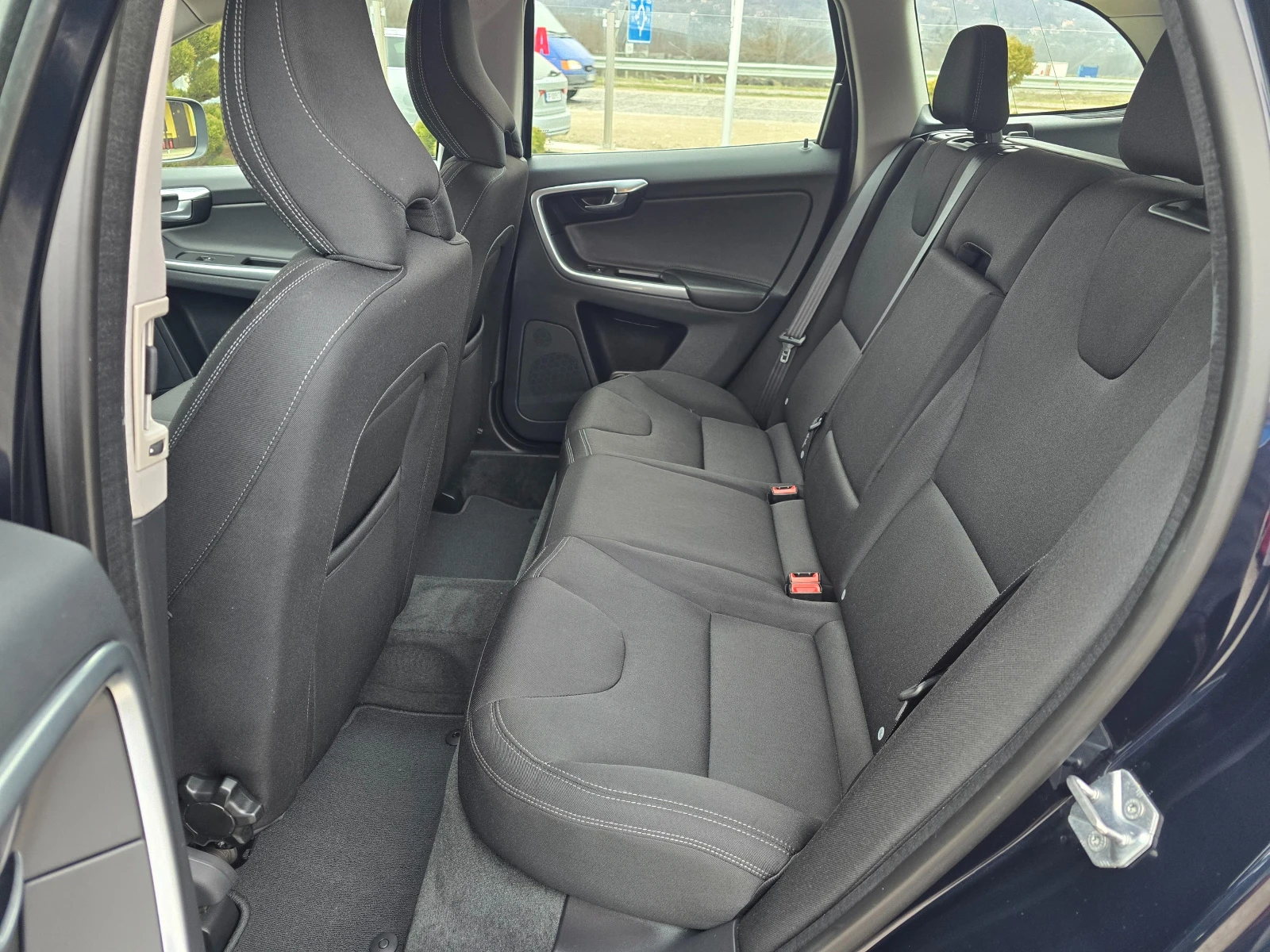 Volvo XC60 2, 4 D АВТОМАТ !! НАВИГАЦИЯ !! 4X4 !! ЕВРО 6 !! , снимка 11 - Автомобили и джипове - 53869055