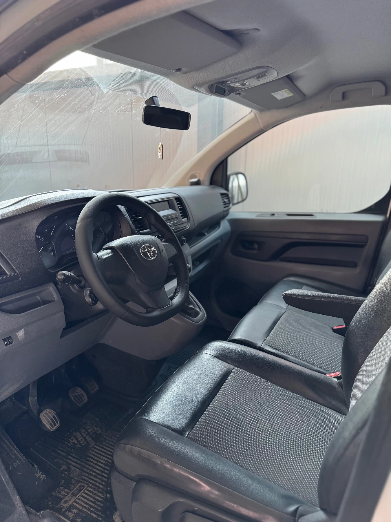 Toyota Proace 2.0HDI KLIMA. ШВЕЙЦАРИЯ , снимка 4 - Бусове и автобуси - 53308283