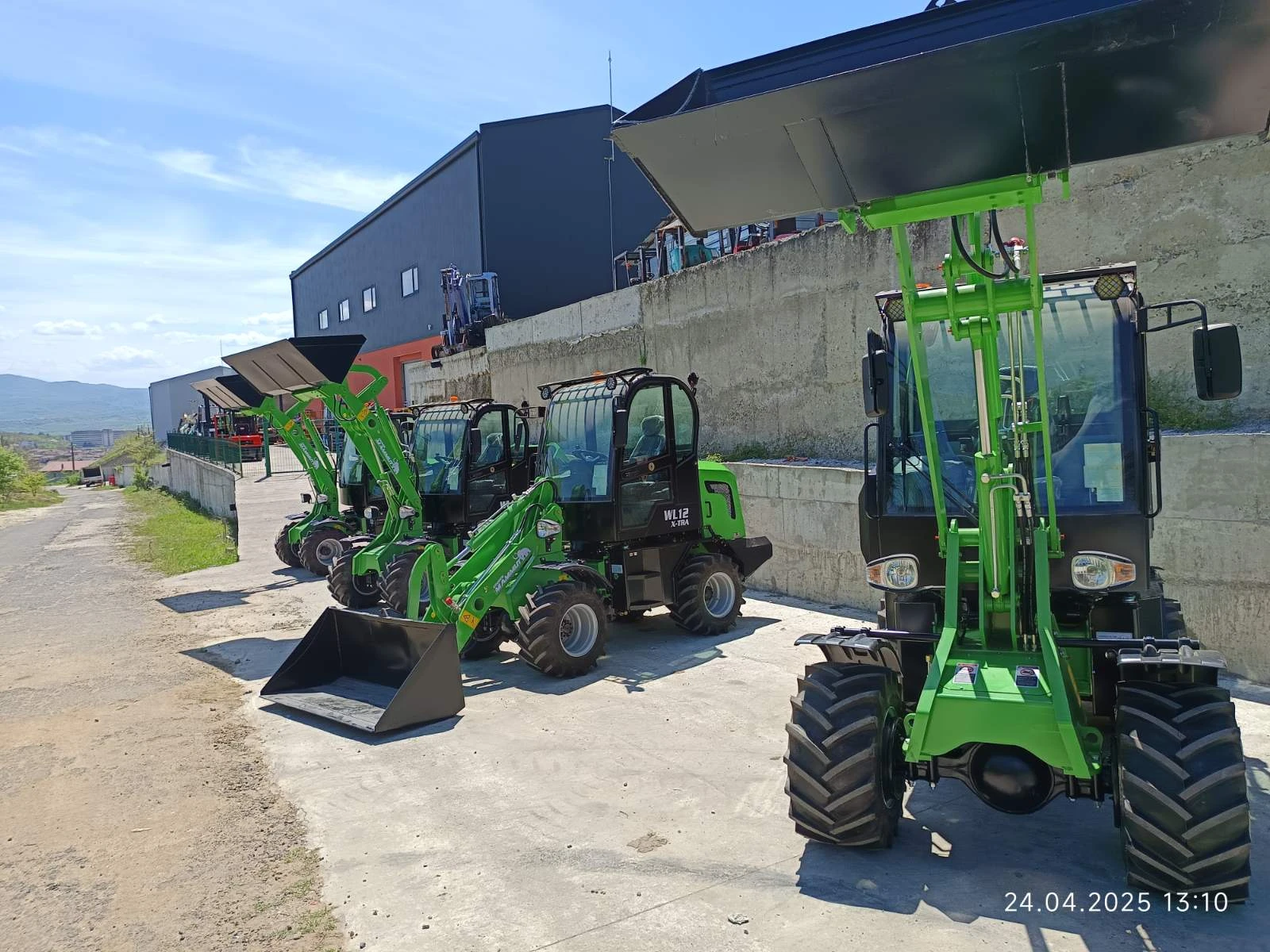 Телескопичен товарач Komatsu МАМУТ X -TRA - изображение 2