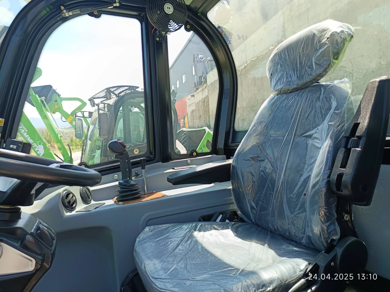 Телескопичен товарач Komatsu МАМУТ X -TRA - изображение 6