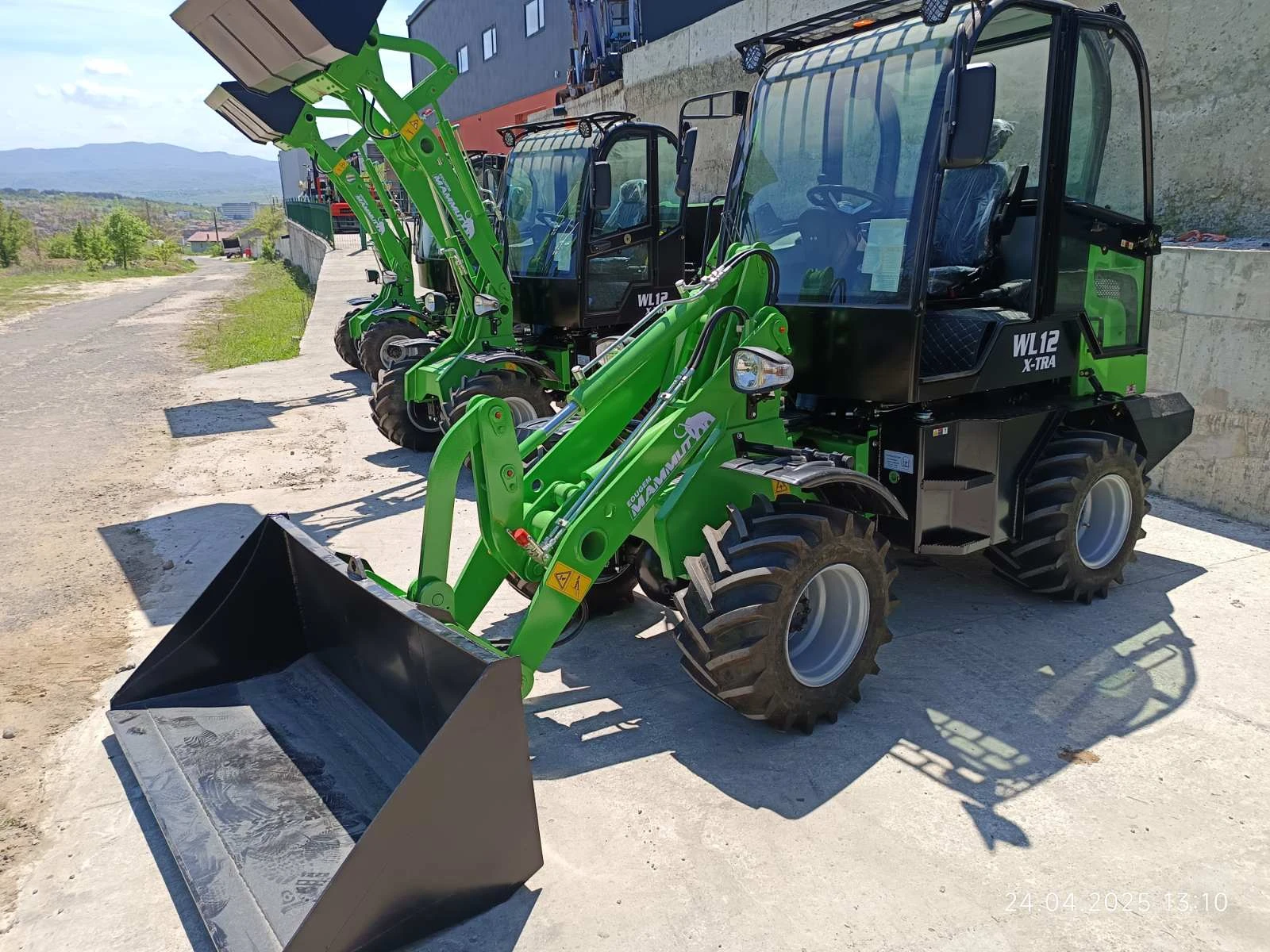 Телескопичен товарач Komatsu МАМУТ X -TRA - изображение 7