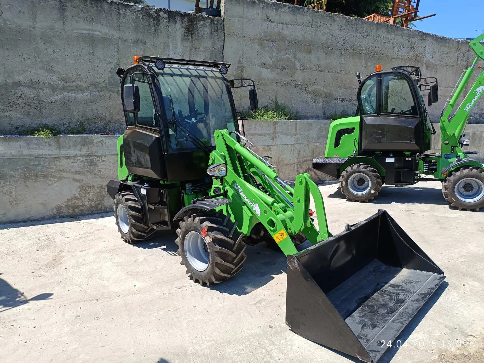 Телескопичен товарач Komatsu МАМУТ X -TRA - изображение 9