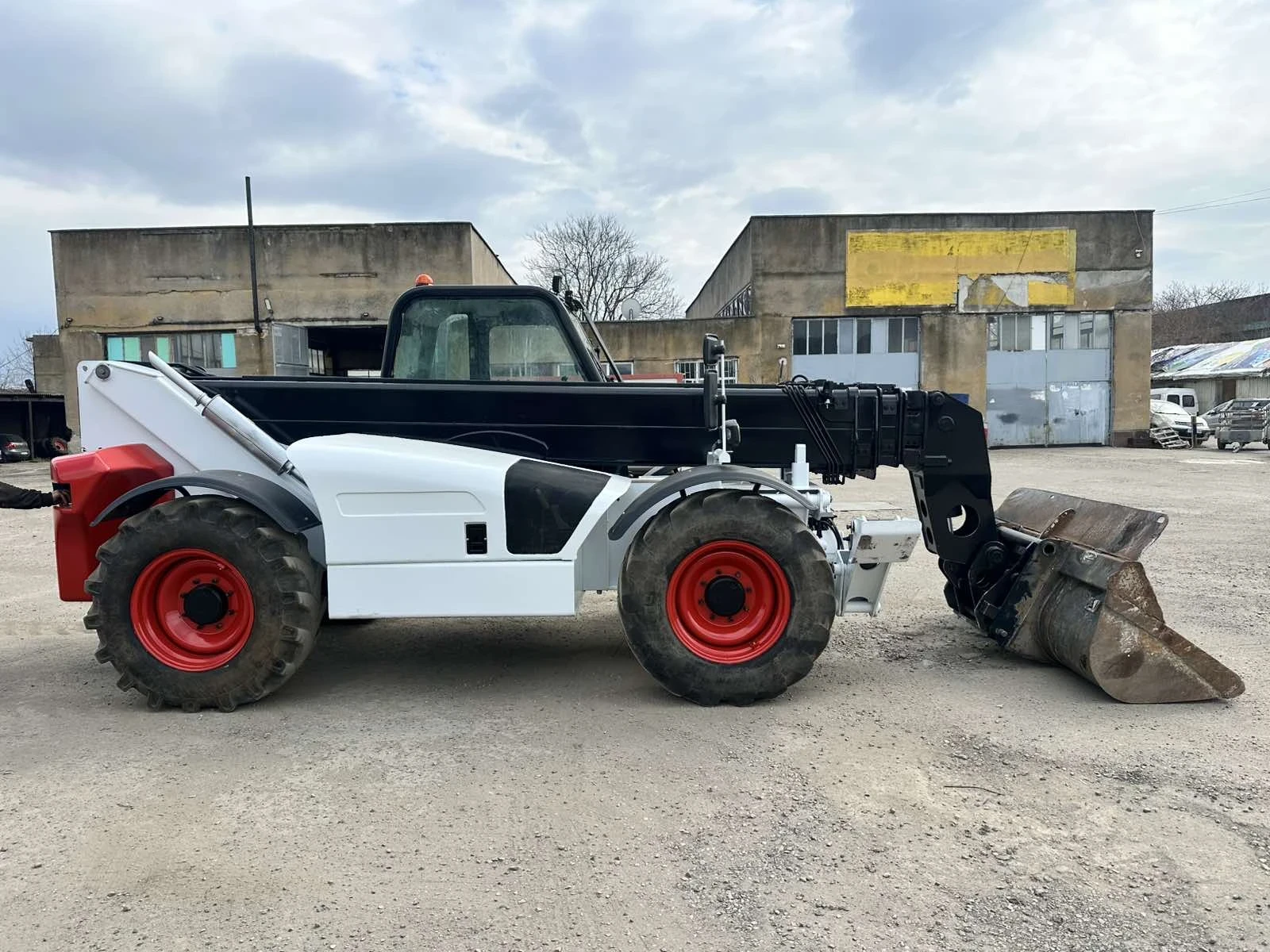 Телескопичен товарач Bobcat Bobcat T40140, снимка 5 - Селскостопанска техника - 53926739