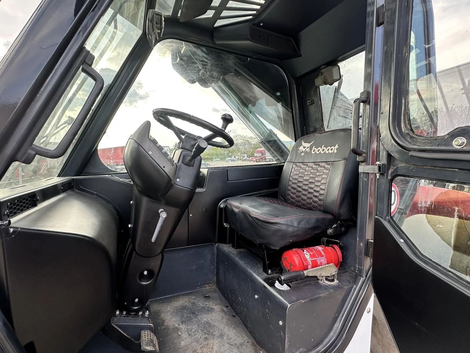 Телескопичен товарач Bobcat Bobcat T40140, снимка 8 - Селскостопанска техника - 54611305