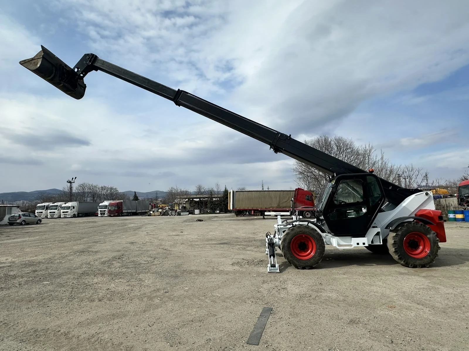 Телескопичен товарач Bobcat Bobcat T40140, снимка 7 - Селскостопанска техника - 53926739