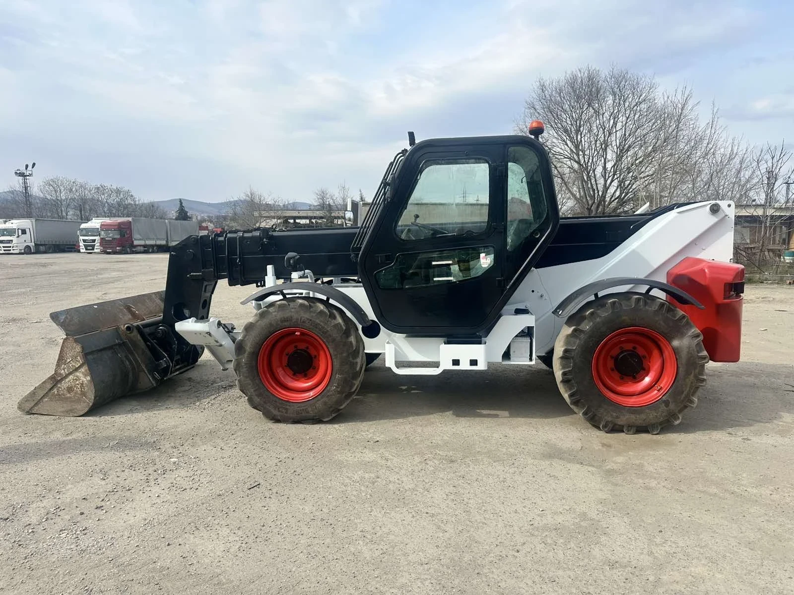 Телескопичен товарач Bobcat Bobcat T40140