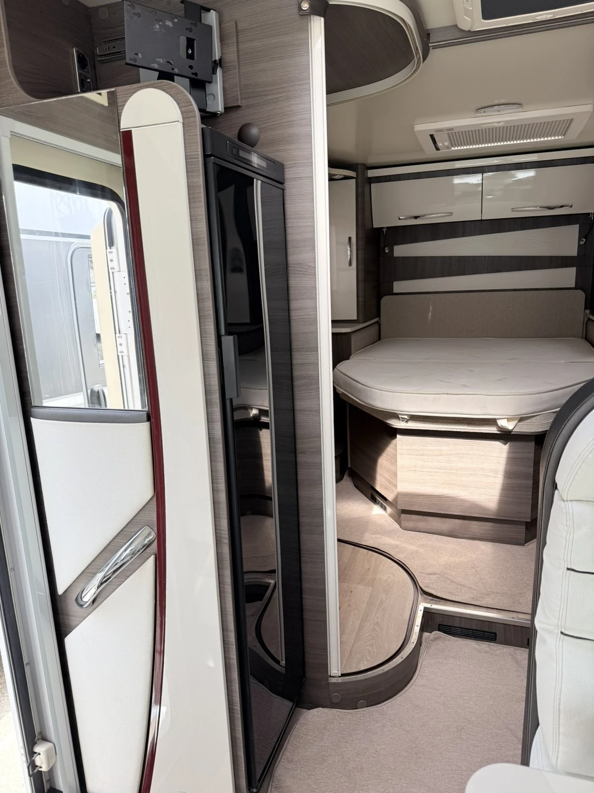 Кемпер McLouis NEVIS, снимка 5 - Каравани и кемпери - 53894857