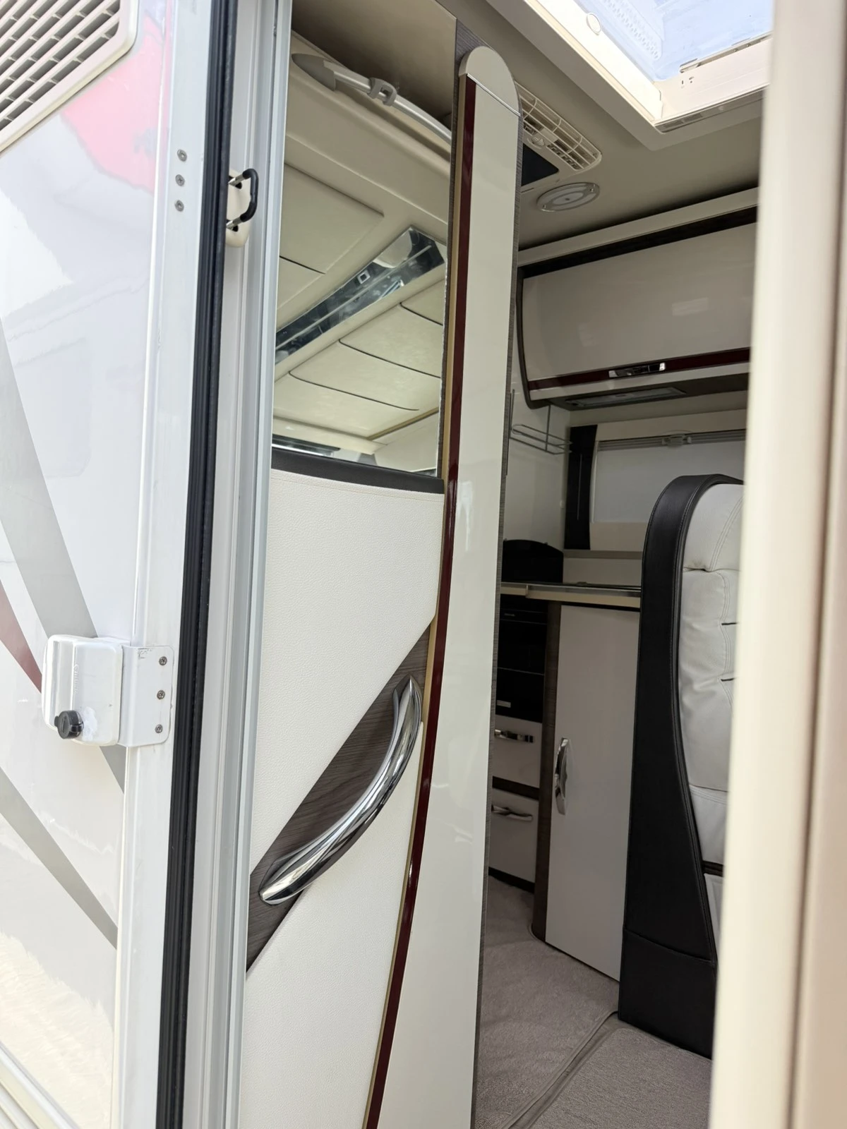 Кемпер McLouis NEVIS, снимка 2 - Каравани и кемпери - 53894857