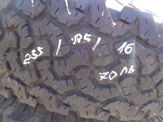 Гуми Зимни 235/60R16, снимка 1 - Гуми и джанти - 22347840