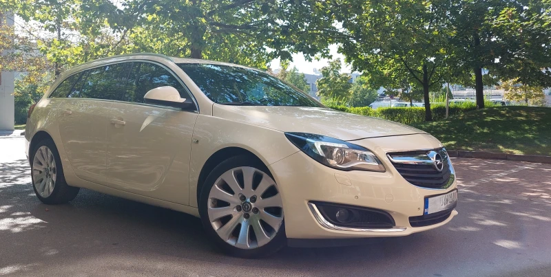 Opel Insignia Sport Tourer, снимка 4 - Автомобили и джипове - 52337108