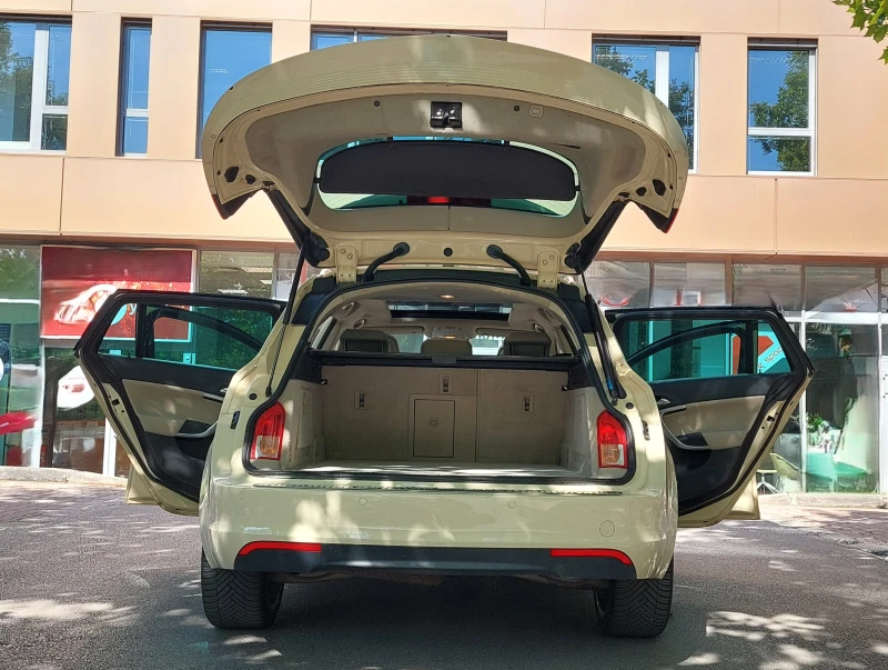 Opel Insignia Sport Tourer, снимка 6 - Автомобили и джипове - 52337108