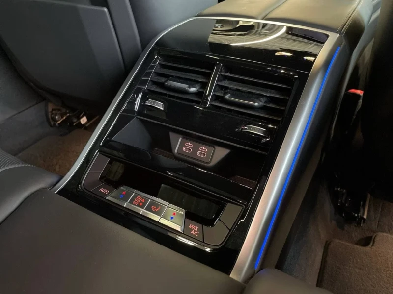 BMW 850 M xDrive Gran Coupé - Laser, Pano, снимка 9 - Автомобили и джипове - 52116618