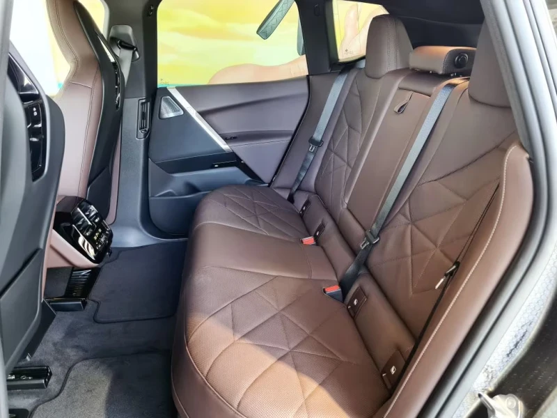 BMW iX xDRIVE50/523HP/SPORT/PANO/HUD/ACC/B&W/LASER/985f, снимка 13 - Автомобили и джипове - 52738352