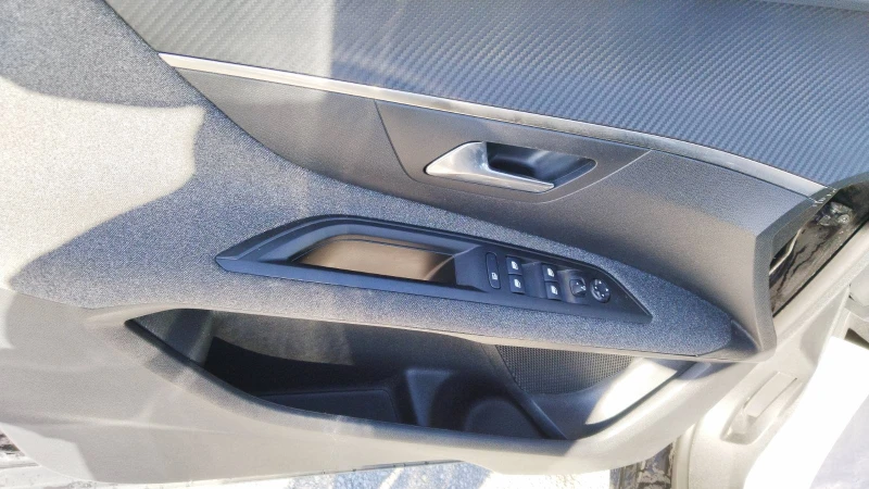 Peugeot 3008 1.6 Blue-HDi* АВТОМАТИК* NAVI, снимка 13 - Автомобили и джипове - 52962137