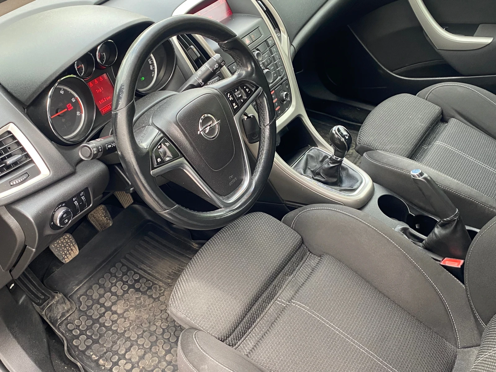 Opel Astra 1.7CDTI-110k.s.-Обслужен-6скорости - изображение 8