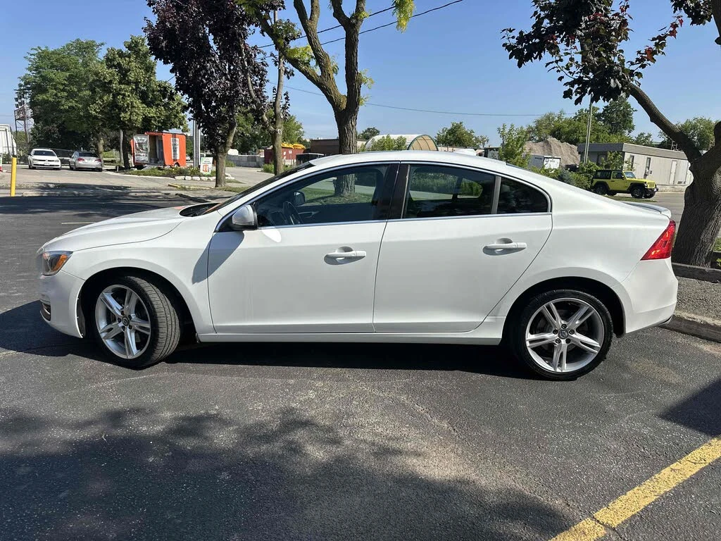 Volvo S60 T5 Premier* HeadUp* АвтоКредит* (ЦЕНА ДО БГ) - изображение 2