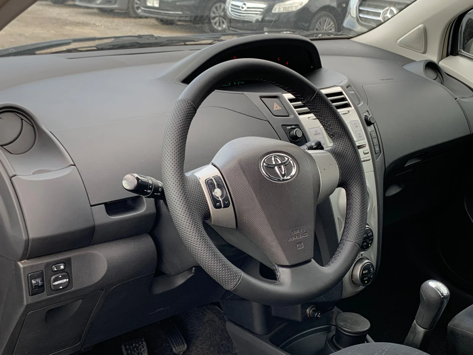Toyota Yaris 1.4* D4D* KEYLESS - изображение 8