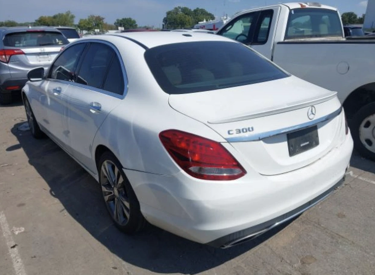 Mercedes-Benz C 300  - изображение 3