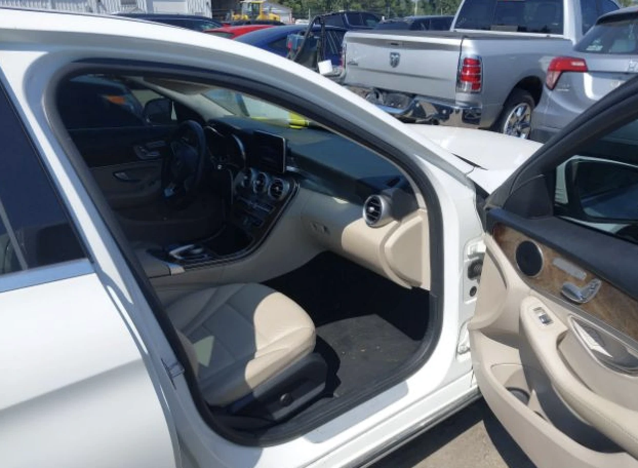 Mercedes-Benz C 300  - изображение 5