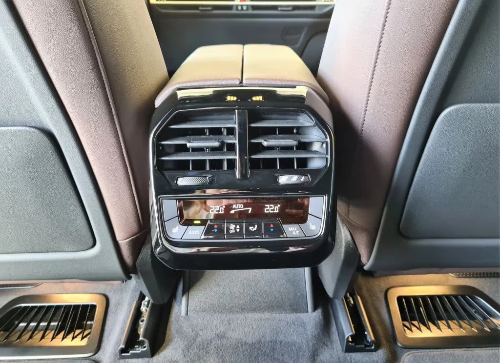 BMW iX xDRIVE50/523HP/SPORT/PANO/HUD/ACC/B&W/LASER/985f | Mobile.bg � ����������� 15