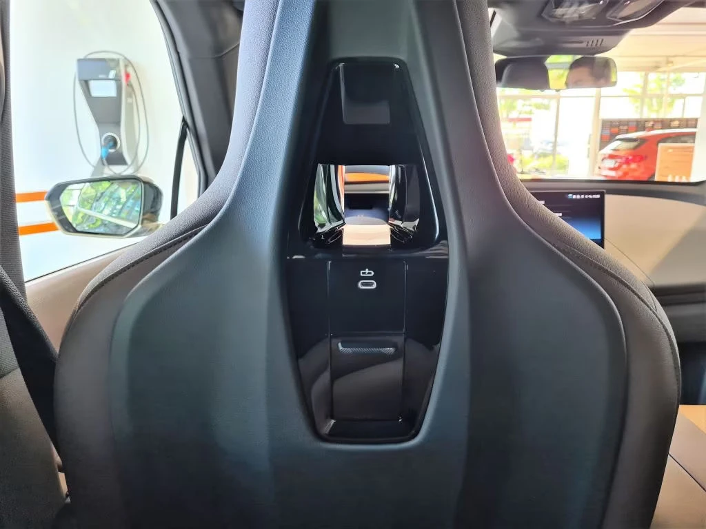 BMW iX xDRIVE50/523HP/SPORT/PANO/HUD/ACC/B&W/LASER/985f | Mobile.bg � ����������� 14