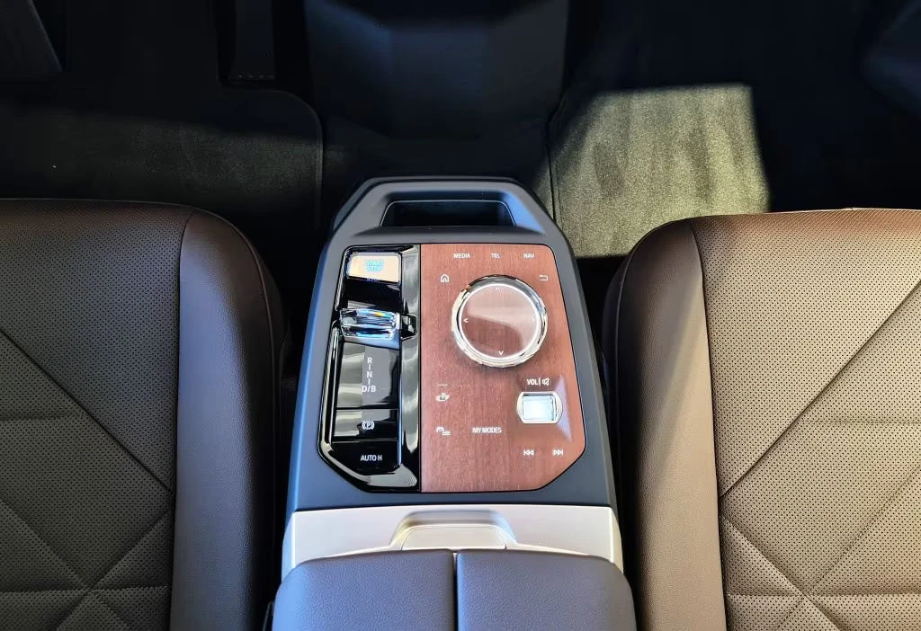 BMW iX xDRIVE50/523HP/SPORT/PANO/HUD/ACC/B&W/LASER/985f - изображение 10