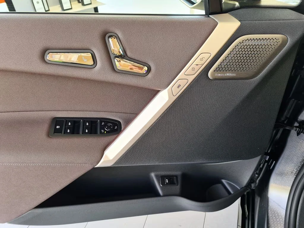 BMW iX xDRIVE50/523HP/SPORT/PANO/HUD/ACC/B&W/LASER/985f | Mobile.bg � ����������� 16