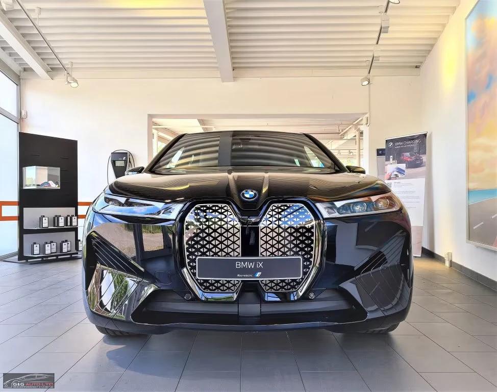 BMW iX xDRIVE50/523HP/SPORT/PANO/HUD/ACC/B&W/LASER/985f - изображение 2
