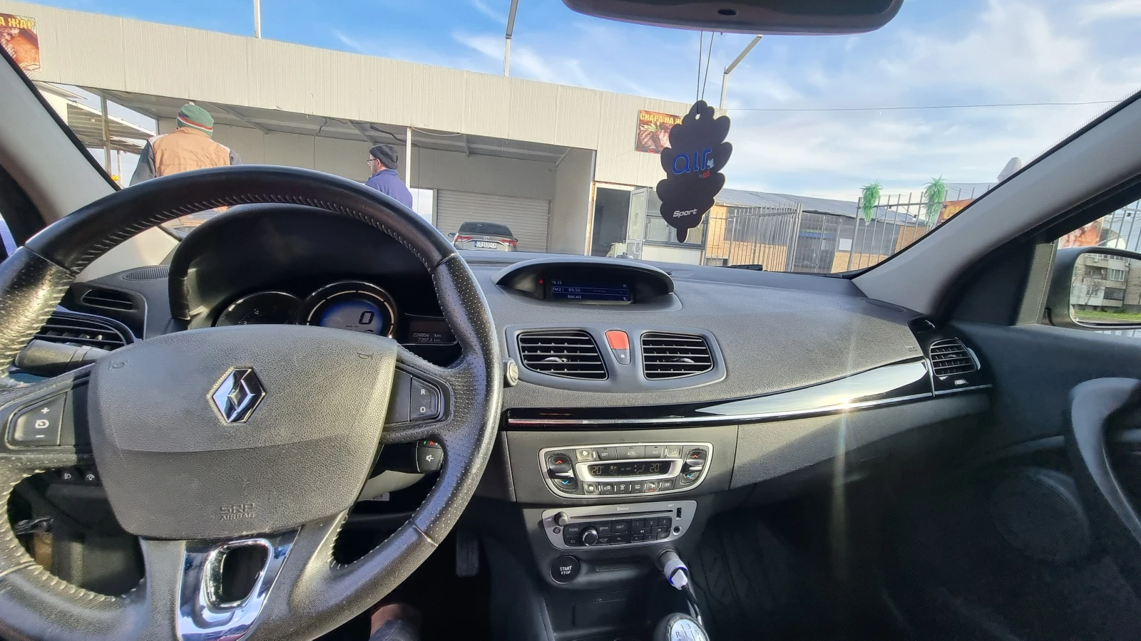 Renault Megane фейст-лифт - изображение 3