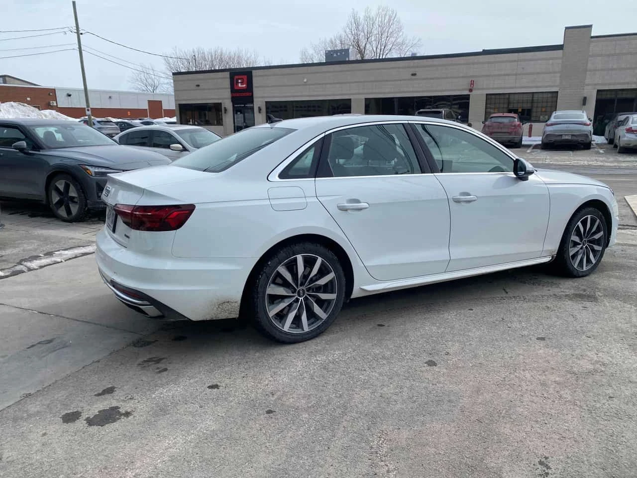 Audi A4 Komfort/CARFAX/KEYLESS/ПОДГРЕВИ, снимка 4 - Автомобили и джипове - 53774302