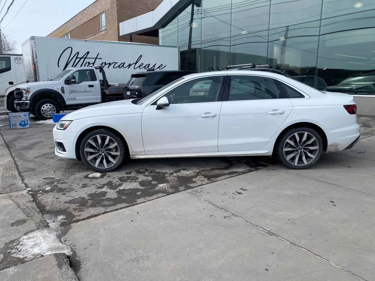 Audi A4 Komfort/CARFAX/KEYLESS/ПОДГРЕВИ, снимка 3 - Автомобили и джипове - 53774302