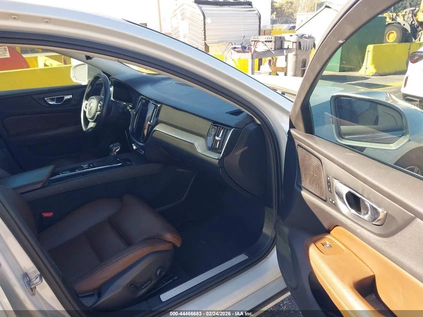 Volvo S60 2.0L I-4 DI, DOHC, VVT, TURBO/SUPERCHARGER, 316HP, снимка 5 - Автомобили и джипове - 53830428