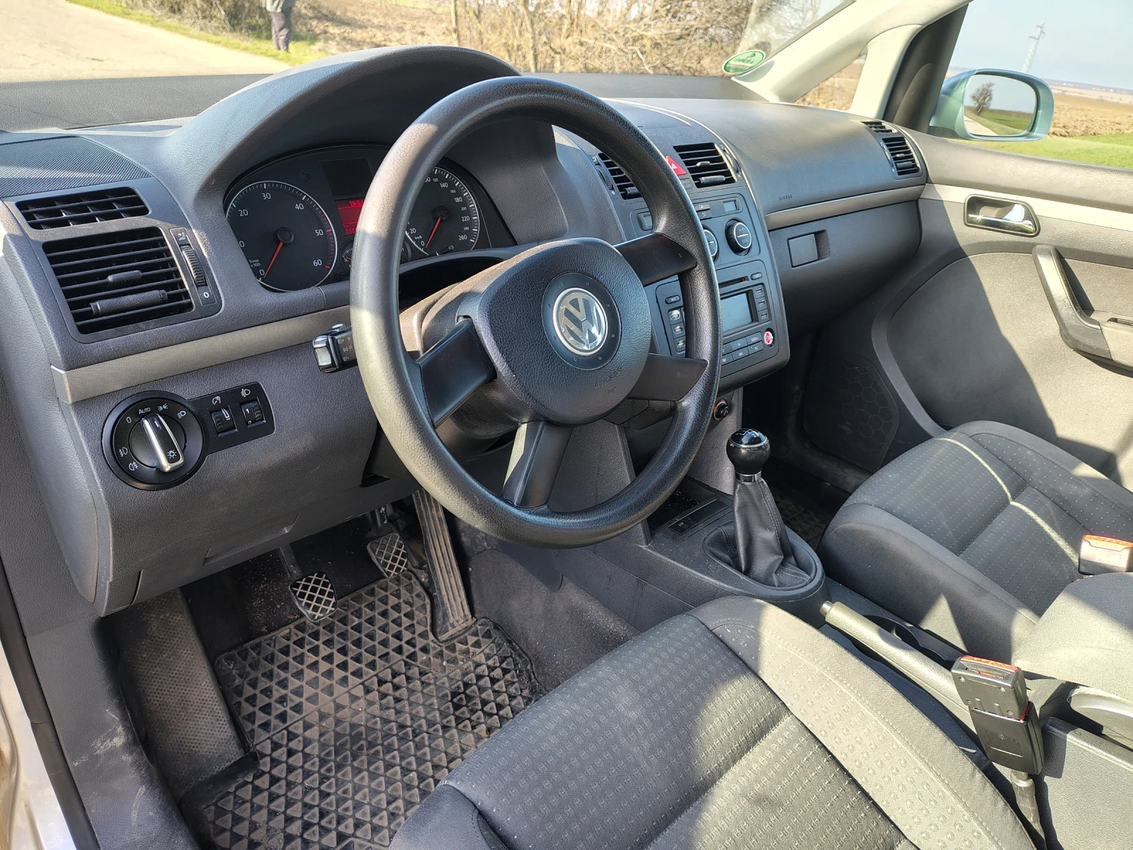 VW Touran 1.9TDI 105 ks, снимка 7 - Автомобили и джипове - 53838308