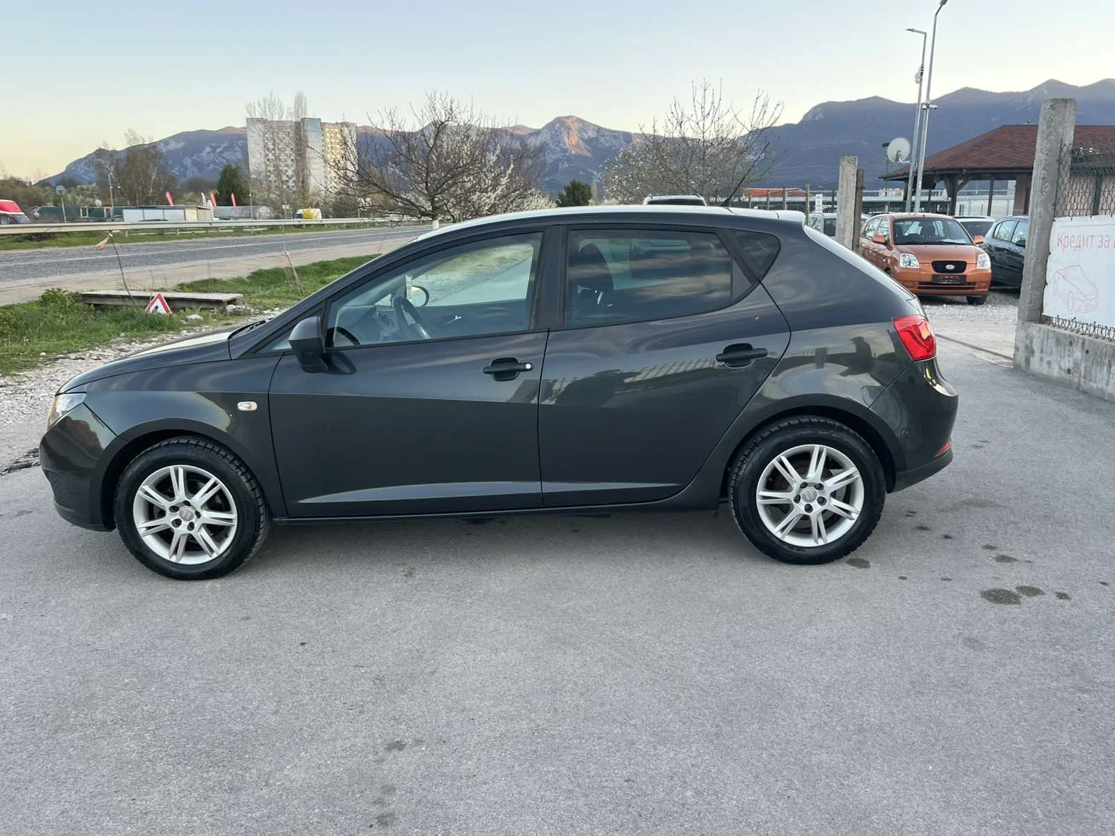 Seat Ibiza 1.2I 69кс. 111 000км EURO 4 КЛИМАТИК , снимка 6 - Автомобили и джипове - 54162931