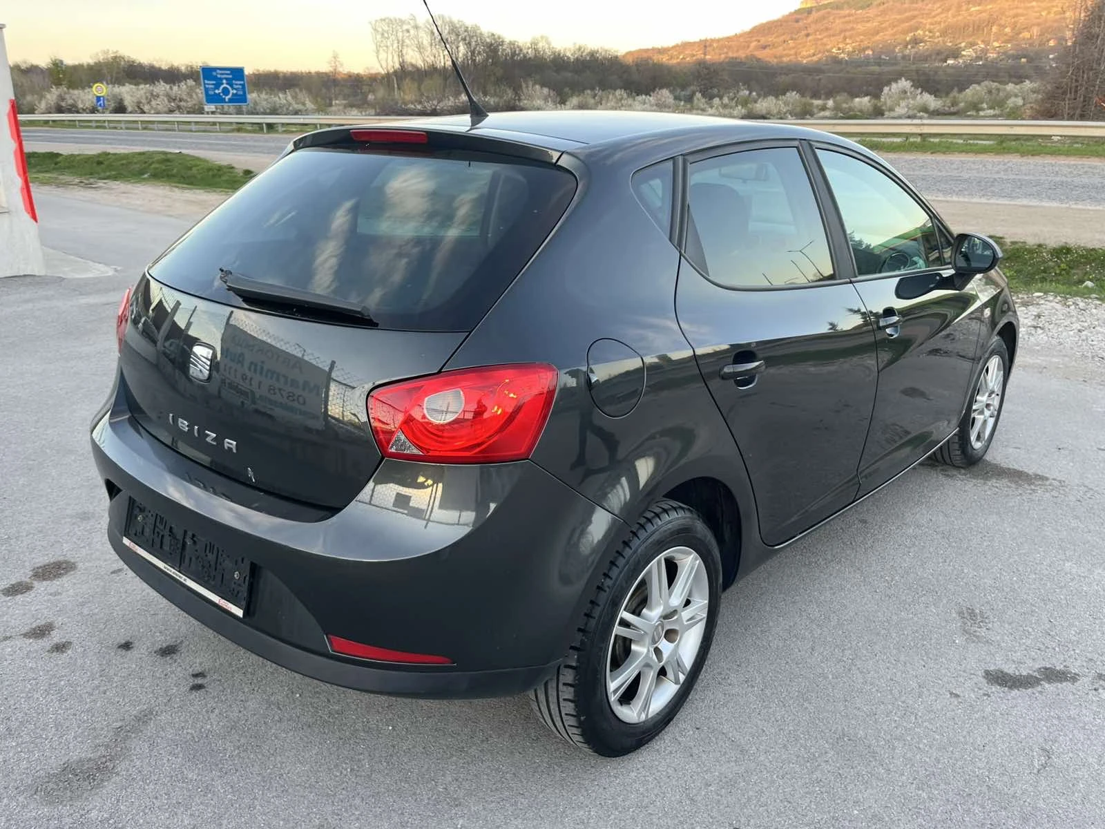 Seat Ibiza 1.2I 69кс. 111 000км EURO 4 КЛИМАТИК , снимка 4 - Автомобили и джипове - 54162931