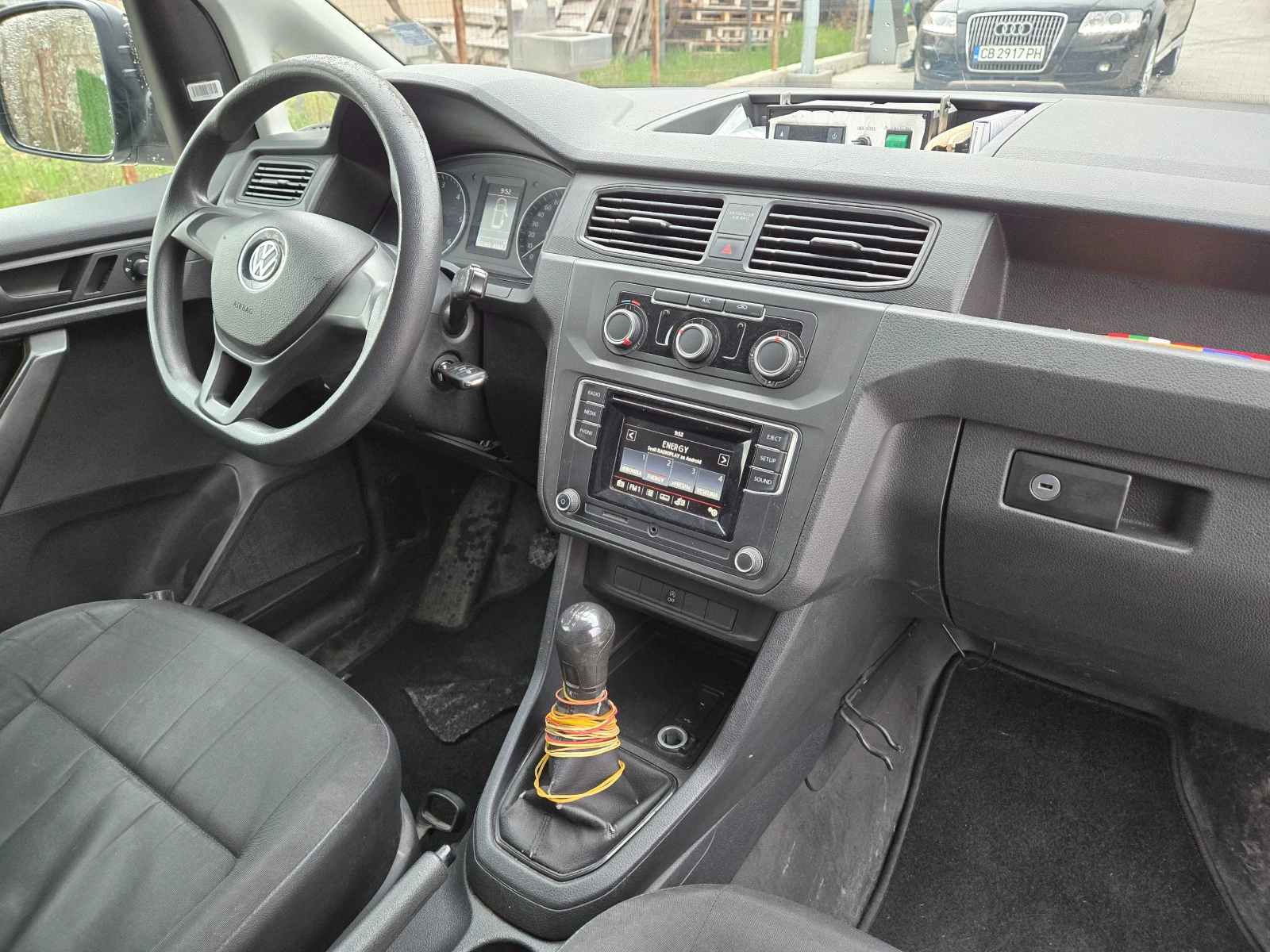 VW Caddy 2.0 TDI Maxi Хладилен Нави Клима Парктроник, снимка 10 - Автомобили и джипове - 54163214
